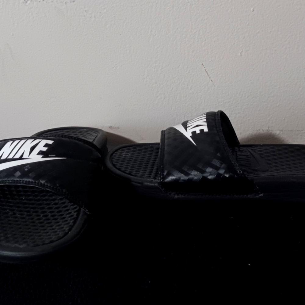 Nike slippers black sz.5